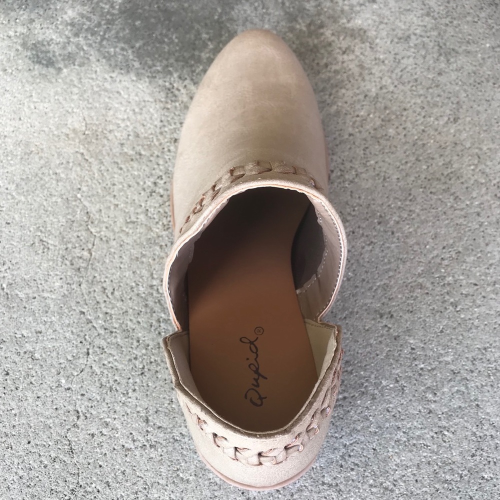 Last 1! Qupid TAUPE SIDE CUT BOOTIE, woven detail - Picture 4 of 4